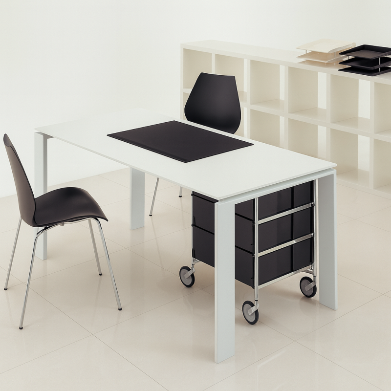 Стілець Лілі пластиковий чорний (001018BL)